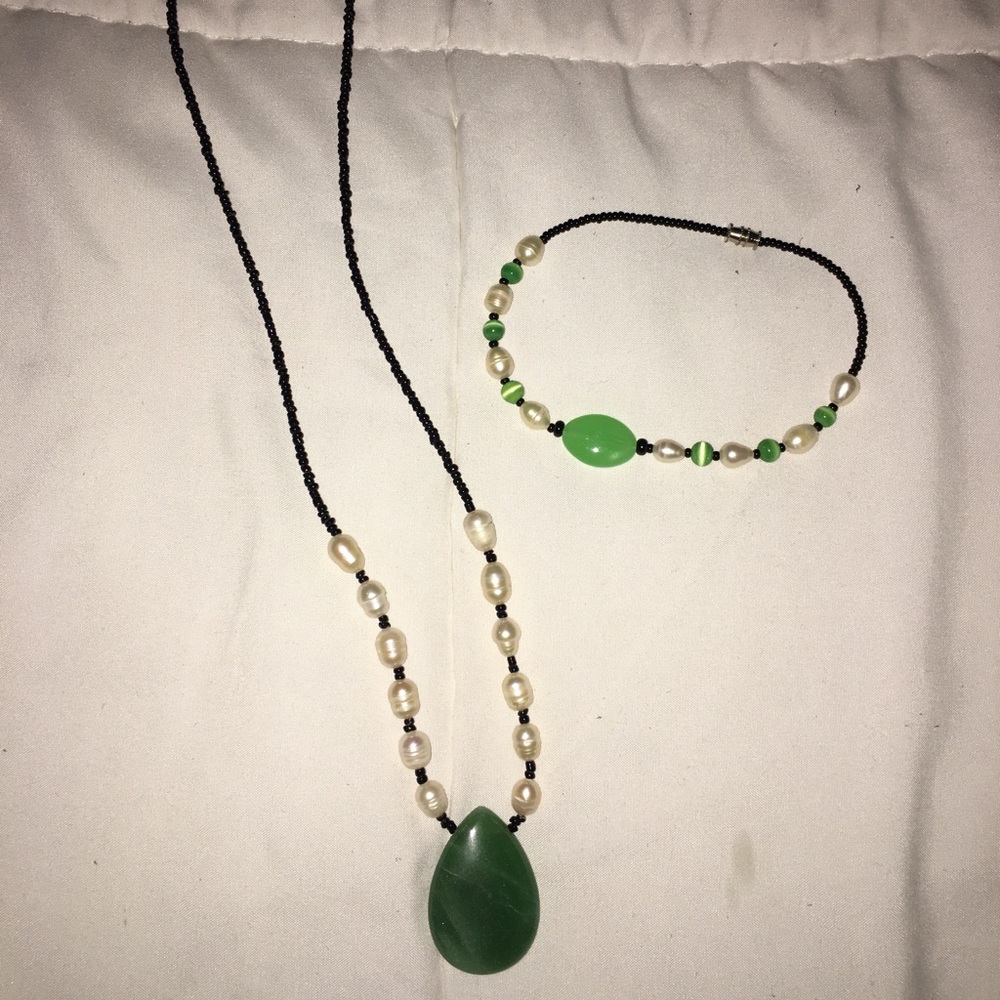 Necklace and bracelet matching set